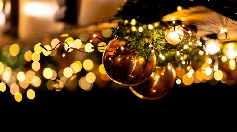 Kerstversiering met warme lichtjes